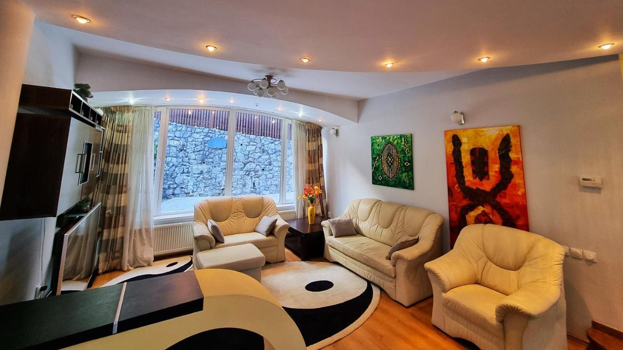 Marble Villa: Luxury Estate - Central But Intimate Sinaia Exteriör bild